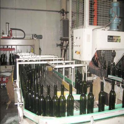 membeli Lini Pembuatan Botol Kaca 150TPD Industri Dengan Mesin Pembentuk Kaca 380V pembuatan online